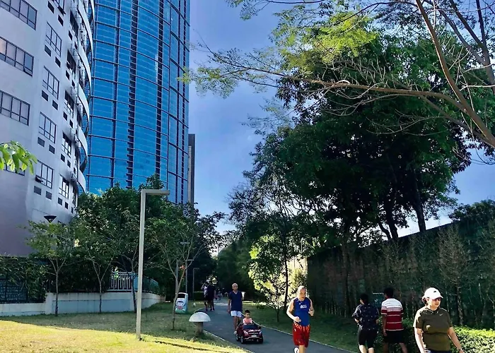 Huge 101-sqm 2br In Bgc Up To 12 Guests