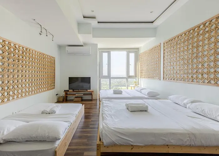 Huge 101-sqm 2br In Bgc Up To 12 Guests *