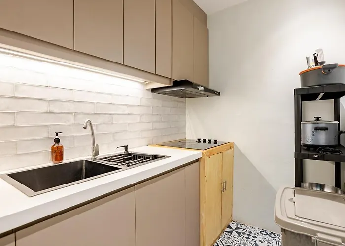 Huge 101-sqm 2br In Bgc Up To 12 Guests Manila
