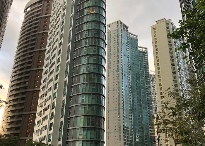 Huge 101-sqm 2br In Bgc Up To 12 Guests * Manila