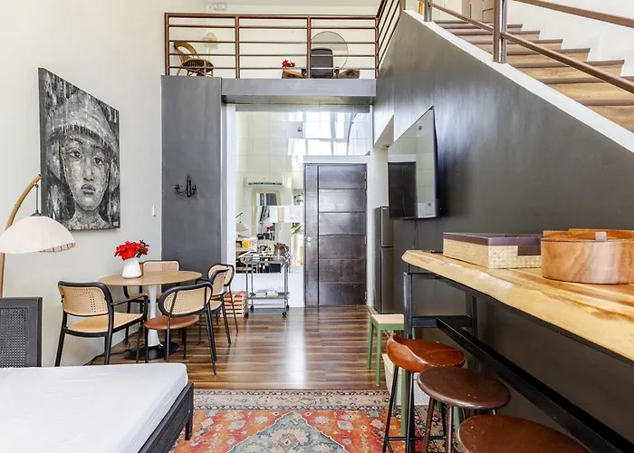 Huge 101-sqm 2br In Bgc Up To 12 Guests Manila
