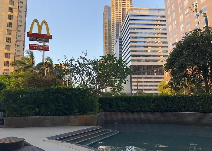 Huge 101-sqm 2br In Bgc Up To 12 Guests * Manila