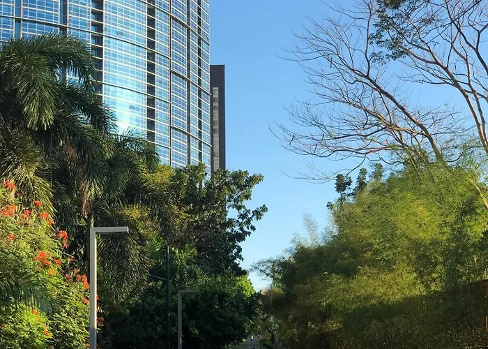 Huge 101-sqm 2br In Bgc Up To 12 Guests * Manila